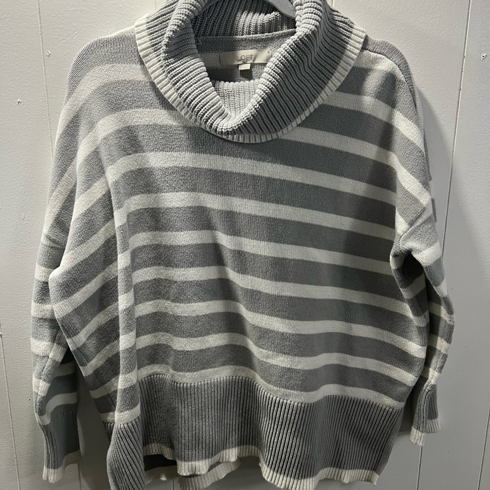 Loft|Turtleneck Sweater|Size Medium